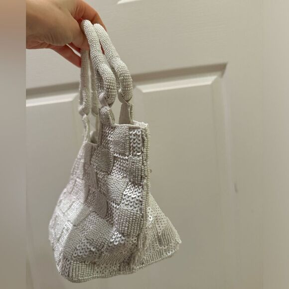 Elegant White and Silver Beaded Handbag - Picture 2 of 4